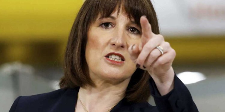 بريطانيا تلتزم بالقواعد المالية رغم تداعيات الحرب الاقتصادية