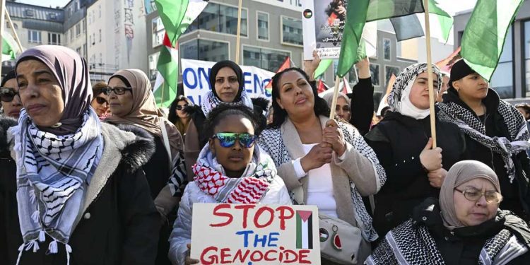 ترحيل نشطاء بسبب دعم فلسطين يثير الجدل في ألمانيا