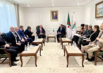 الوكالة الجزائرية لترقية الاستثمار تستعرض فرص التعاون مع وفد روسي