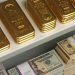 الذهب يحقق أرقامًا قياسية والدولار في أدنى مستوى