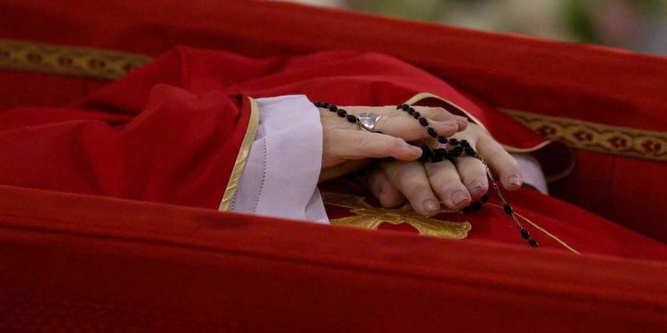 العالم يودّع البابا فرنسيس: إشادات دولية وعربية