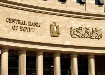 أسعار الدولار والذهب في السوق السوداء: تأثير التقلبات الاقتصادية على مصر