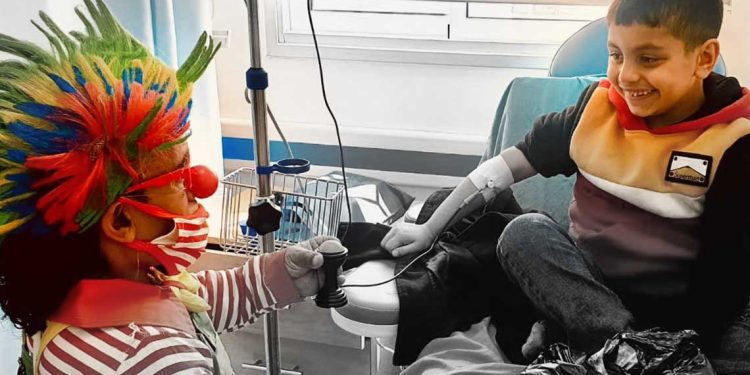 ضحكة في زمن الألم: كيف يعالج الفن جروح أطفال غزة؟