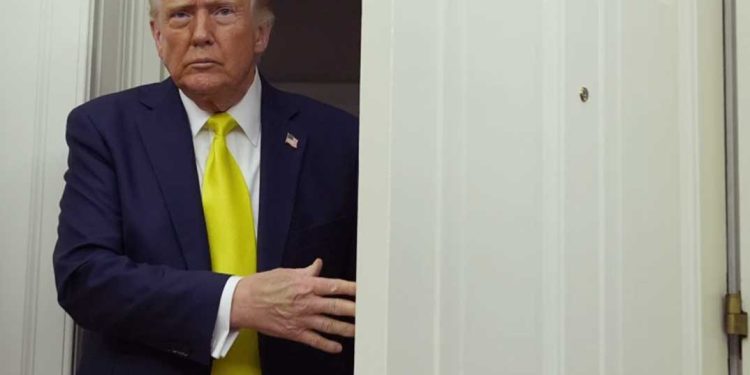 سلاح ترامب الجديد لفصل آلاف الموظفين