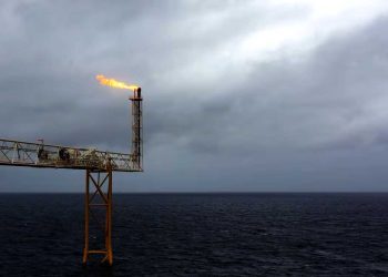 التحول في قطاع الطاقة: استغلال النفط البحري لأول مرة مع شيفرون