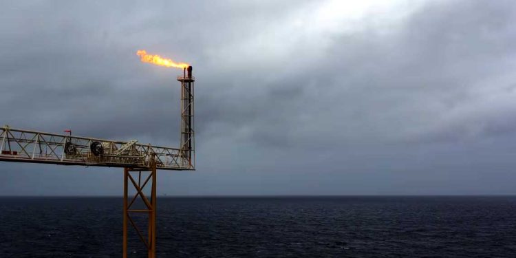 التحول في قطاع الطاقة: استغلال النفط البحري لأول مرة مع شيفرون