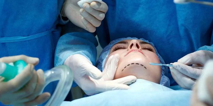 حملة وطنية لمكافحة “التجميل العشوائي” والمنتجات المشبوهة