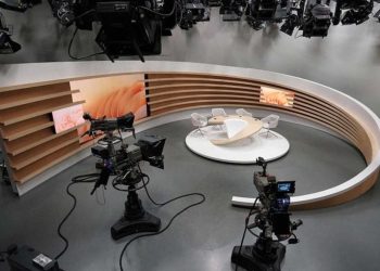 برامج تلفزيونية تتجاوز الحدود: السلطة تكشف عن الانتهاكات في التحليل الرياضي