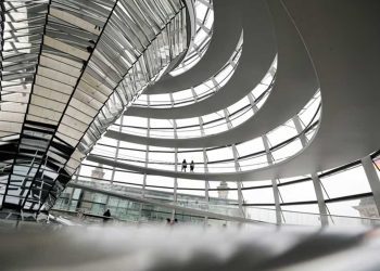 ألمانيا تخفض توقعات نمو الناتج المحلي الإجمالي لعام 2025 إلى 0%