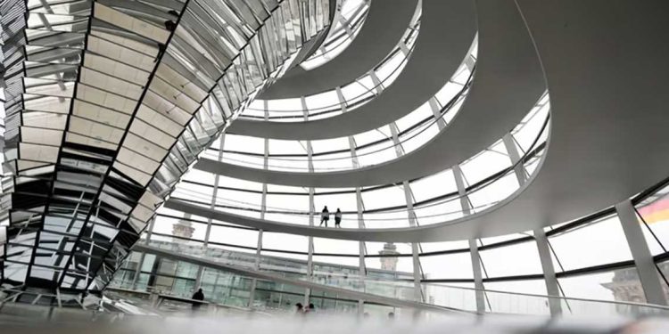 ألمانيا تخفض توقعات نمو الناتج المحلي الإجمالي لعام 2025 إلى 0%