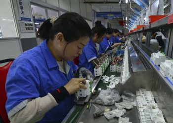 الرسوم الجمركية الأمريكية تُضعف الصادرات الصينية