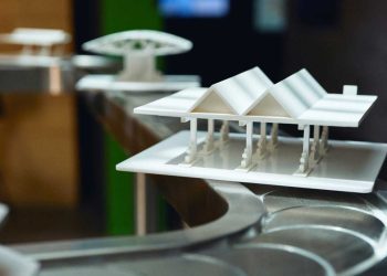 حين تهمس الآلة للخيال: “مكننة” في الدرعية