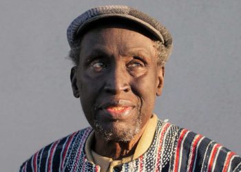 رحيل نجوجي واثيونغو.. أيقونة الأدب الإفريقي