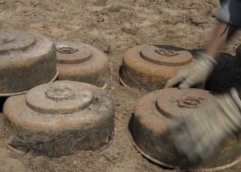 مجلة الجيش…المستعمر زرع 10 ملايين لغم على طول الحدود