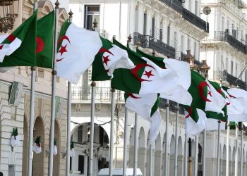 الجزائر تودّع الفرنسية رسميًا