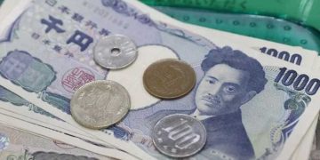 هبوط الين وتثبيت الفائدة من بنك اليابان