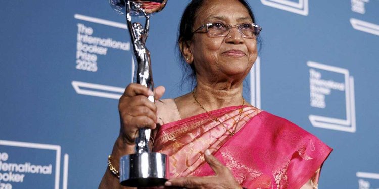 بوكر2025….بانو مشتاق أول فائزة بجائزة عن نص بلغة الكانادا