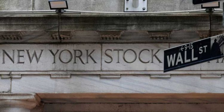 خفض التصنيف الائتماني لأمريكا بسبب الديون المتفاقمة