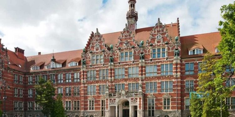 مذكرة تفاهم جديدة بين جامعة غدانسك للتقنية وجامعة الجلفة