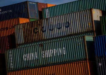 محادثات محتملة بين الولايات المتحدة والصين حول الرسوم الجمركية