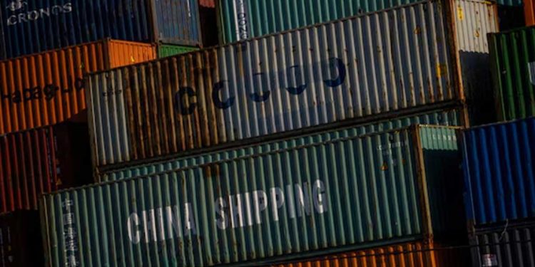 محادثات محتملة بين الولايات المتحدة والصين حول الرسوم الجمركية