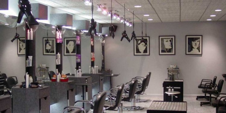 تجارة التجميل تحت مجهر الرقابة…غلق 110 محلات غير مرخصة