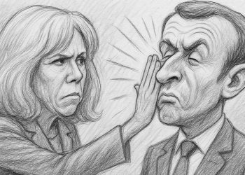 صفعة المعلمة لتلميذ… من يُمسك بالحقيبة، ومن يُمسك بالقرار