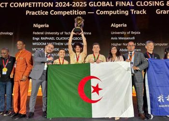 طلبة يتوَّجون بالجائزة الكبرى في هواوي 2025