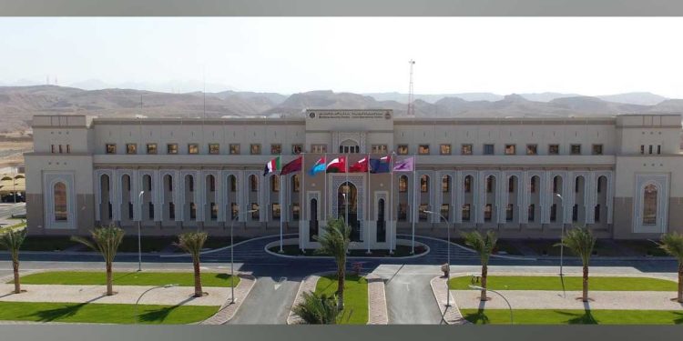 عمان…وفد جزائري في زيارة لمركز الأمن البحري