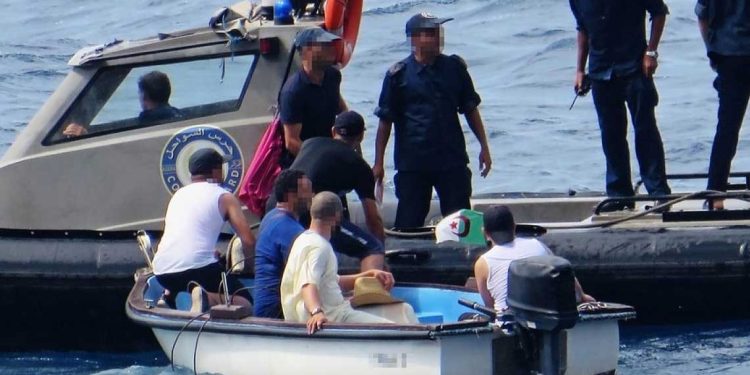 هجرة غير شرعية…إنقاذ 157 شخصًا و توقيف 378 مهاجرًا