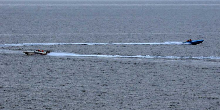 البرلمان الإيراني يوصي بإغلاق مضيق هرمز