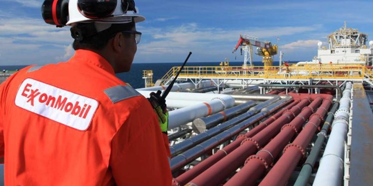 إكسون موبيل تؤكد رغبتها في تسريع استثماراتها بالجزائر