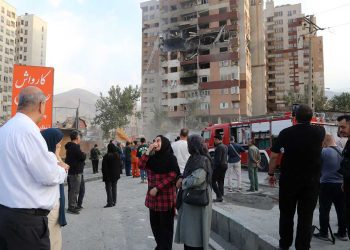 الشرق الأوسط على صفيح ساخن: إيران تتوعد برد مزلزل بعد هجوم إسرائيلي