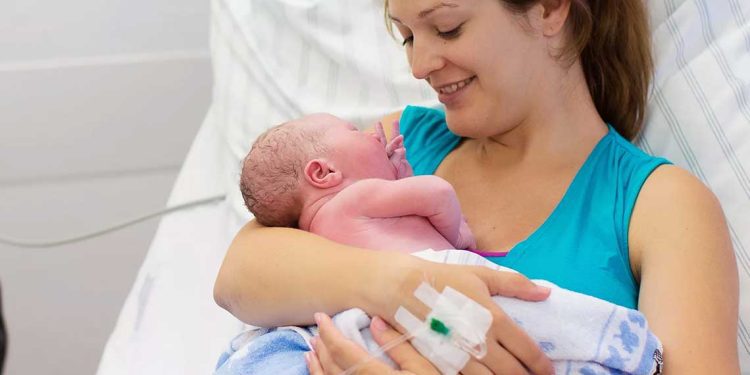 ارتفاع قياسي في عدد المستفيدات من تعويض عطلة الأمومة