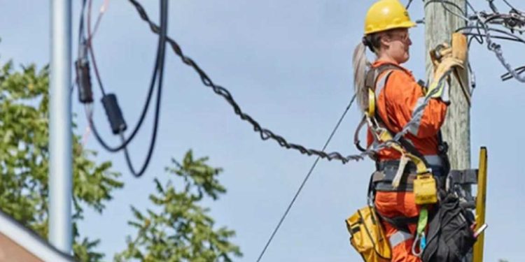 الجزائر ترسل فريقًا تقنيًا إلى سوريا لدعم قطاع الكهرباء