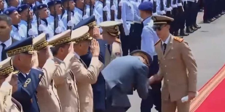 الجيش المغربي…هل تكشف مراسم الانحناء عن هشاشة حقيقية؟