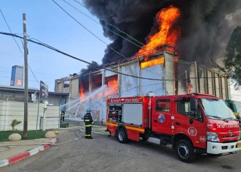 الحرس الثوري يعلن استهداف مقر الموساد