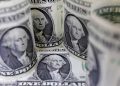 الدولار يتراجع وزيادة الرهانات على تخفيف سياسة الفيدرالي