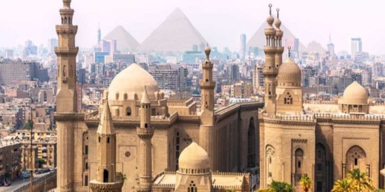 مصريون يطالبون بتمثال لرئيس جزائري في القاهرة