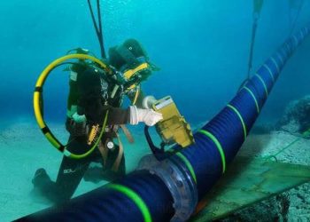 الجزائر تدرس خطة لتعزيز شبكة الكابلات البحرية