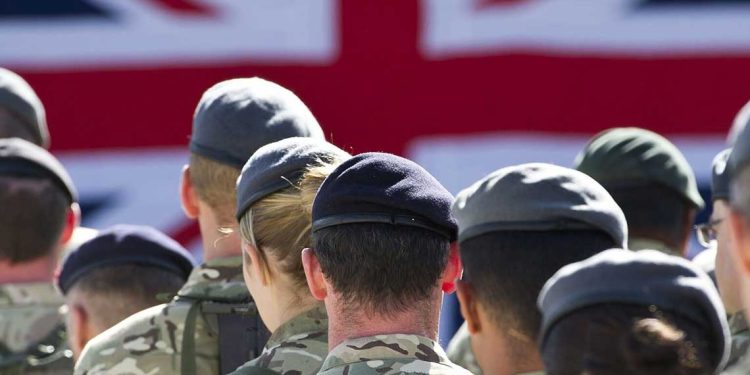 بريطانيا تستعد للحرب…ومادورو يصف ستارمر بـ”الجنون”