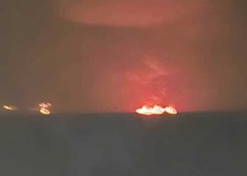 حرائق غامضة تطال ثلاث ناقلات نفط قبالة مضيق هرمز