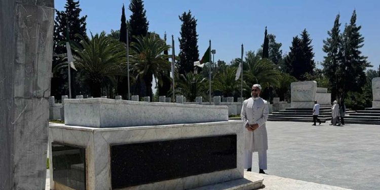 زعيم هندي يكرّم القائد الجزائري عبد القادر