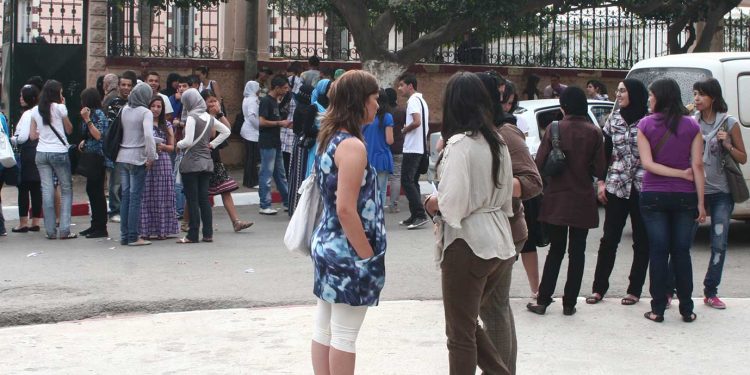 سلطة الضبط…ممنوع تصوير التلاميذ أيام الامتحانات