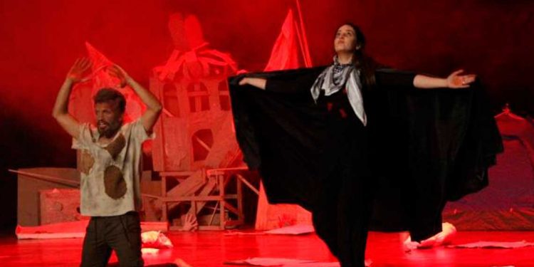 “صرخة غزة”: مسرحية تحاكي المأساة وتحيي روح المقاومة