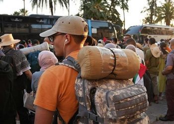 قافلة الصمود تتوقّف قرب سرت في انتظار إذن عبور