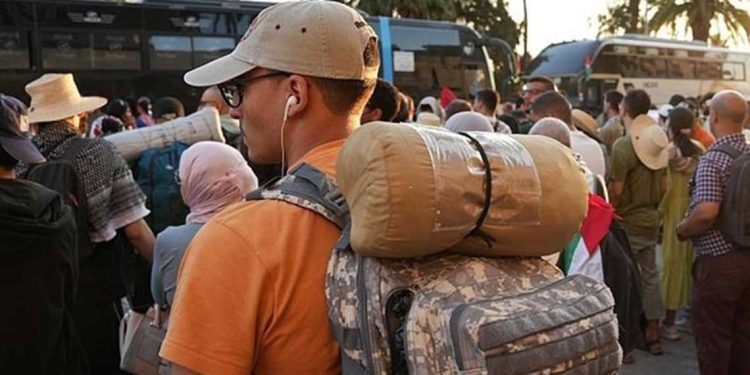 قافلة الصمود تتوقّف قرب سرت في انتظار إذن عبور