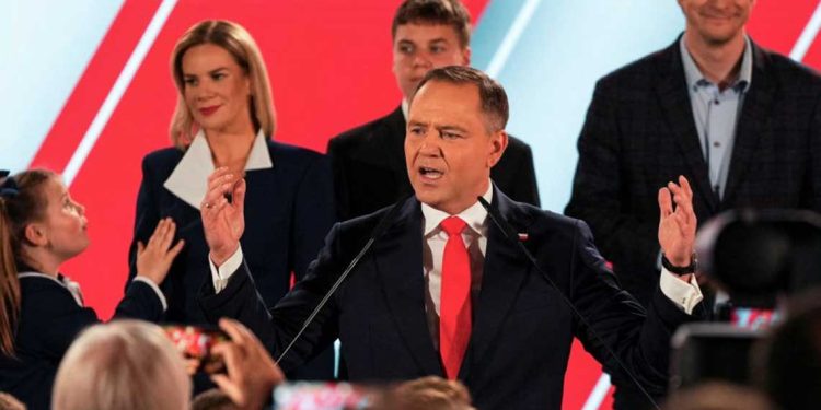بولندا تعيد خلط أوراقها السياسية…ناوروتسكي يفوز بالرئاسة