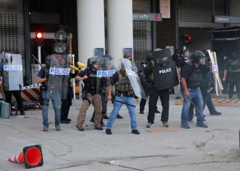 لوس أنجلوس.. مواجهات بين الشرطة ومحتجي ضد حملات الهجرة