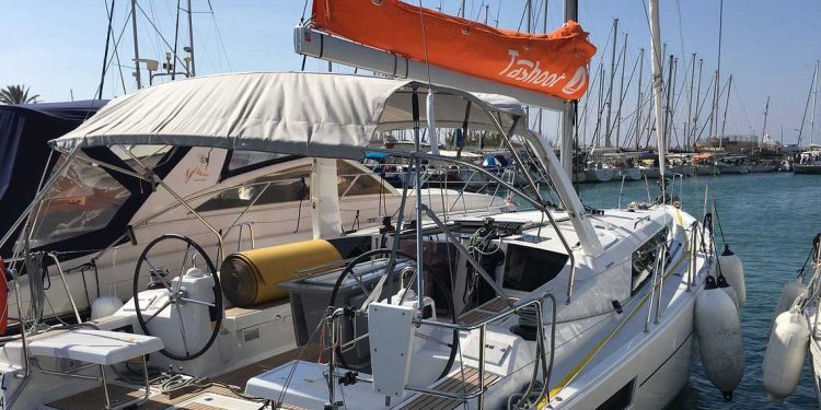 مستوطنون يغادرون فلسطين عبر البحر نحو قبرص